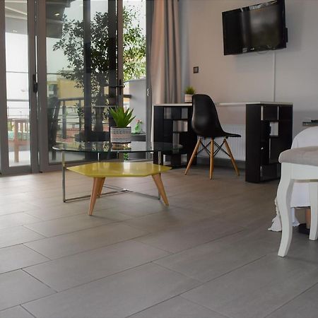 Stylish Boutique Loft With Private Balcony Apartment Atena Exterior foto